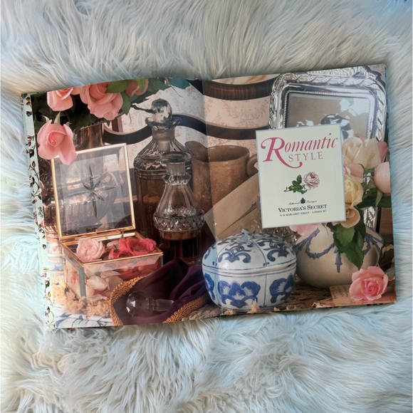 RARE Vintage Victoria’s Secret ‘90s Romantic Style Home Decor Hardcover Book - Picture 3 of 11